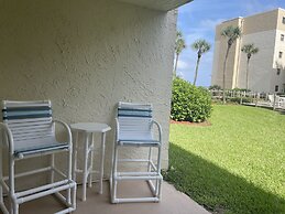 Cute 1br Directly On Beach 1 Bedroom Condo by RedAwning