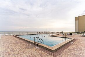 Cute 1br Directly On Beach 1 Bedroom Condo by RedAwning