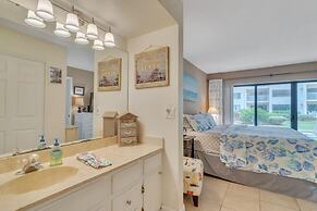 Cute 1br Directly On Beach 1 Bedroom Condo by RedAwning