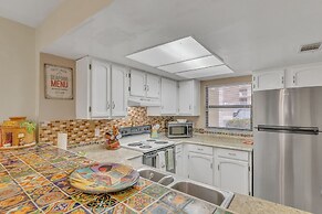 Cute 1br Directly On Beach 1 Bedroom Condo by RedAwning