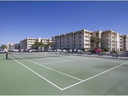 Cute 1br Directly On Beach 1 Bedroom Condo by RedAwning