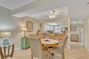 Cute 1br Directly On Beach 1 Bedroom Condo by RedAwning