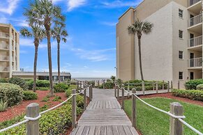 Cute 1br Directly On Beach 1 Bedroom Condo by RedAwning