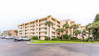 Cute 1br Directly On Beach 1 Bedroom Condo by RedAwning