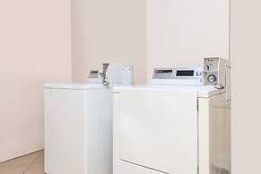 Blue Way Inn & Suites Wichita East