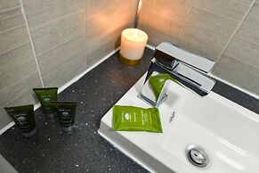 Long Eaton Modern 4bed House