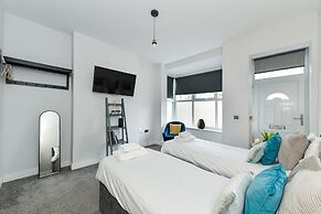 Long Eaton Modern 4bed House