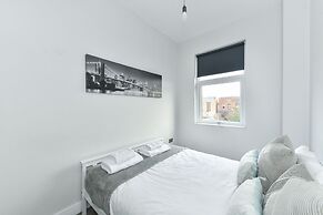 Long Eaton Modern 4bed House