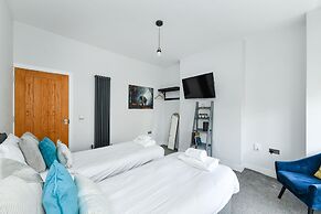 Long Eaton Modern 4bed House