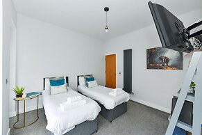 Long Eaton Modern 4bed House