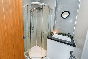 Long Eaton Modern 4bed House