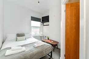 Long Eaton Modern 4bed House