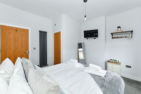 Long Eaton Modern 4bed House