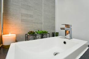 Long Eaton Modern 4bed House