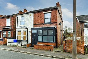 Long Eaton Modern 4bed House