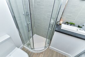 Long Eaton Modern 4bed House