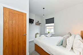 Long Eaton Modern 4bed House