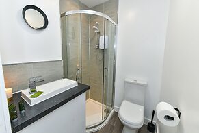 Long Eaton Modern 4bed House