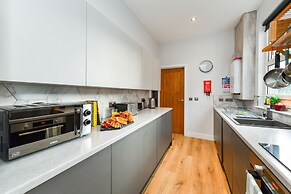 Long Eaton Modern 4bed House