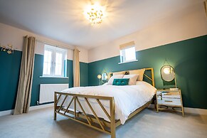 6 Bedroom New Build Detached House in Bicester