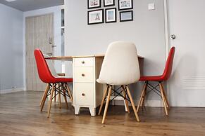 Deluxe 2BR Apartment at Newton Residence with Mountain View