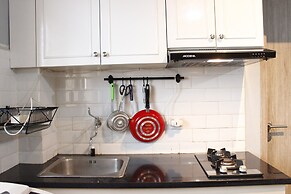 Deluxe 2BR Apartment at Newton Residence with Mountain View