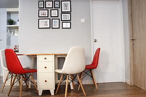 Deluxe 2BR Apartment at Newton Residence with Mountain View