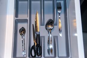 Minimalist and Comfy 1BR Grand Kamala Lagoon Apartment