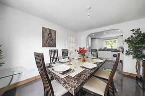 Spacious 5-bed House in Aylesford