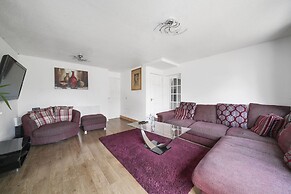 Spacious 5-bed House in Aylesford