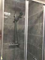 Spacious 5-bed House in Aylesford