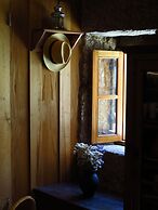 Room in Cabin - Restored, Rustic and Rural Mini Cottage in Typical Por