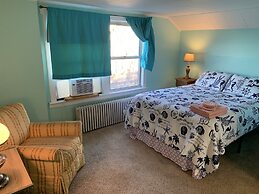 Rustic Rooftop Delight - Bay Front 2 Bedroom Apts by RedAwning