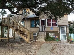 Rustic Rooftop Delight - Bay Front 2 Bedroom Apts by RedAwning