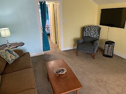 Rustic Rooftop Delight - Bay Front 2 Bedroom Apts by RedAwning