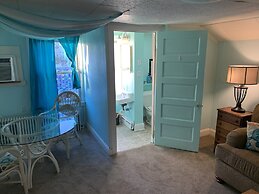 Rustic Rooftop Delight - Bay Front 2 Bedroom Apts by RedAwning