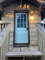 Rustic Rooftop Delight - Bay Front 2 Bedroom Apts by RedAwning