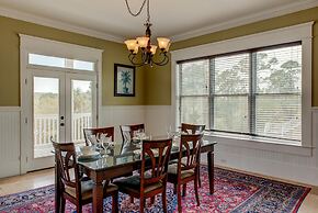 Purple Parrot - 200 Leonora Ct