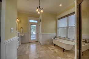 Purple Parrot - 200 Leonora Ct