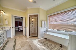 Purple Parrot - 200 Leonora Ct