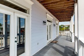 Purple Parrot - 200 Leonora Ct