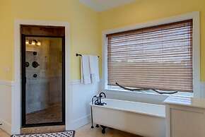 Purple Parrot - 200 Leonora Ct