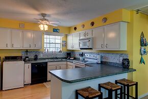 Bikinis & Martinis - Surf Club B12