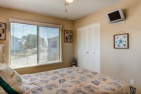 Bikinis & Martinis - Surf Club B12