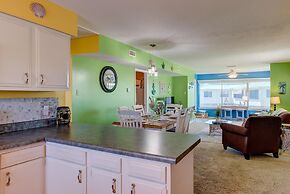 Bikinis & Martinis - Surf Club B12