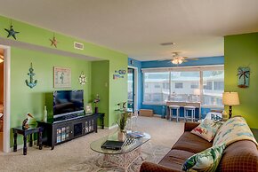 Bikinis & Martinis - Surf Club B12