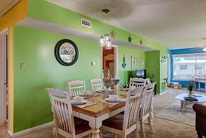 Bikinis & Martinis - Surf Club B12