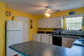 Bikinis & Martinis - Surf Club B12