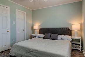 Saltaire - 2440 Bienville