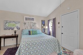 Surf Shack - 1013 Cadillac